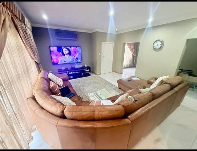 5 BEDROOM HOUSE FOR SALE IN FLORA GARDENS